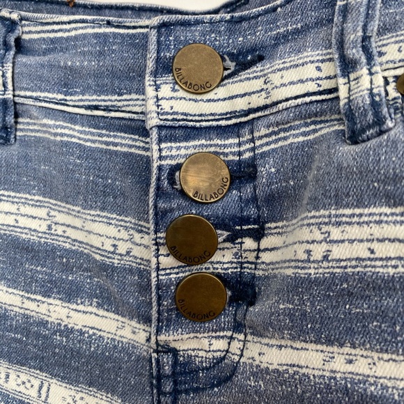 🩳 Billabong shorts 🩳 - Picture 2 of 4